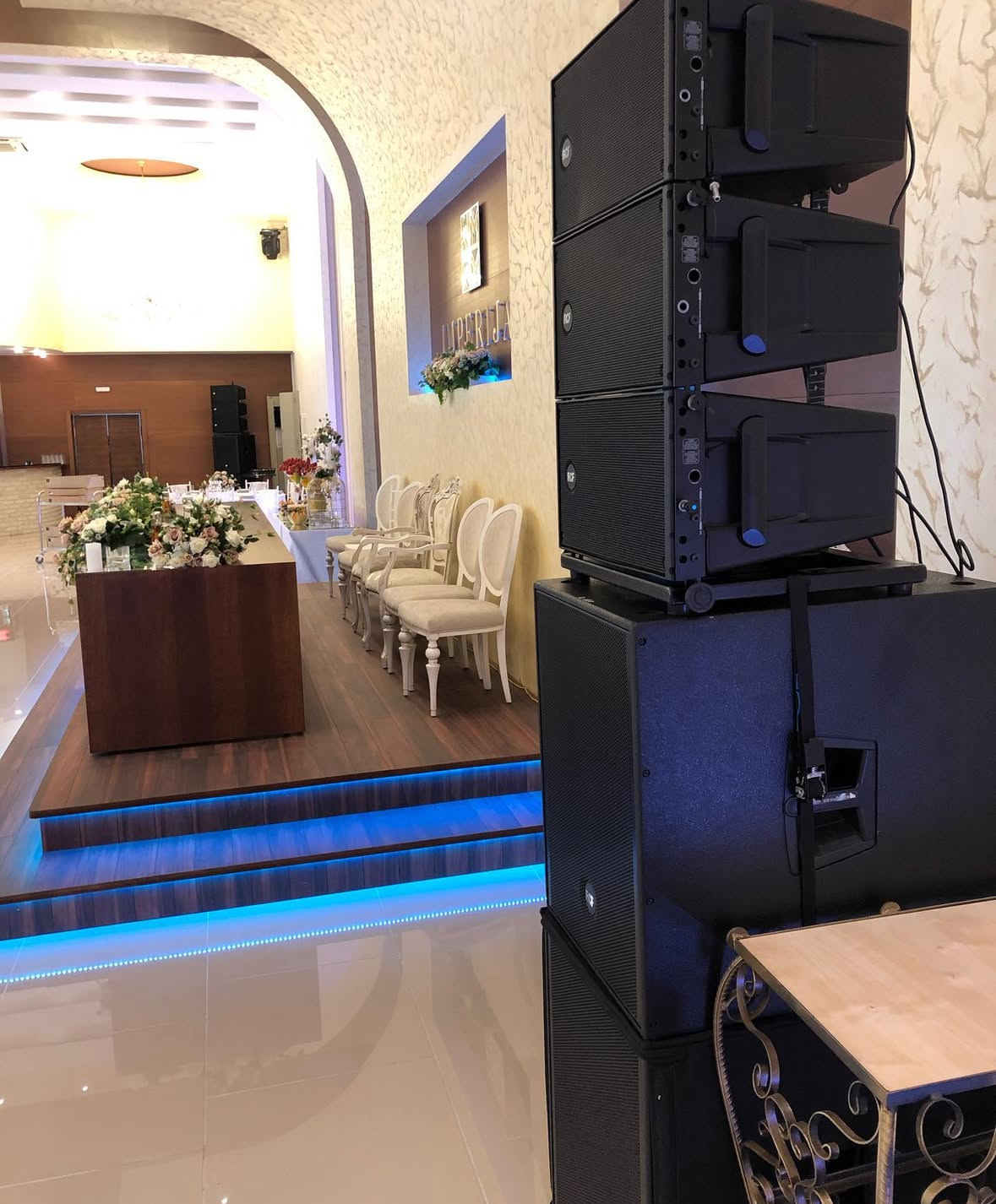 Linearray sistem RCF HDL 10 do 500 ljudi gallery 12
